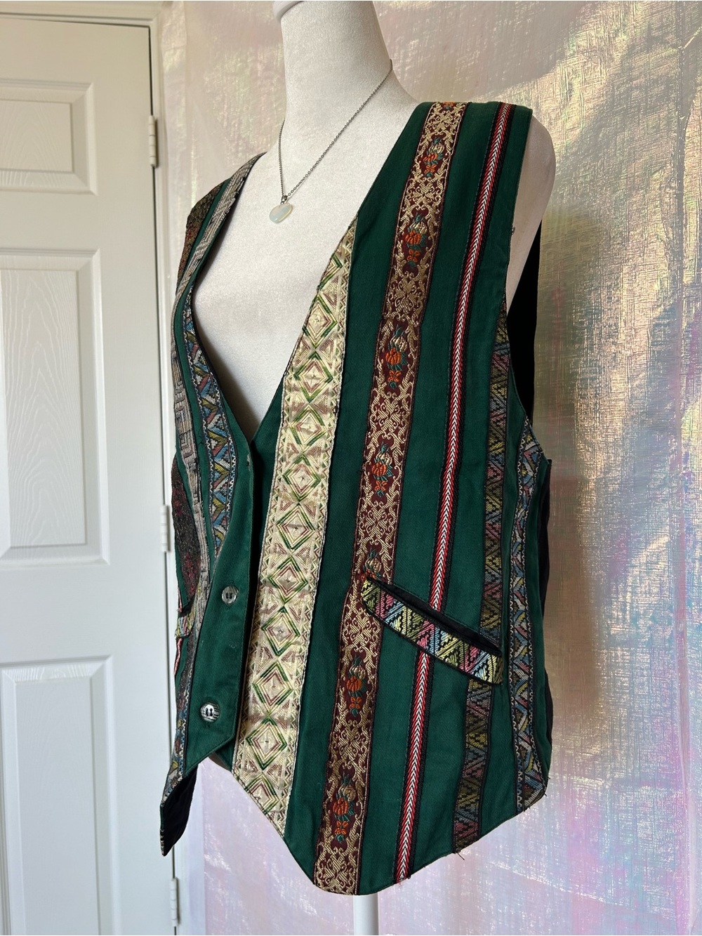 Green Patterned Vintage Boho Inspired Vest. Size S.